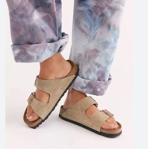 BIRKENSTOCK ARIZONA SOFT FOOTBED🍂🍁Suede Taupe 36 gently used No Box